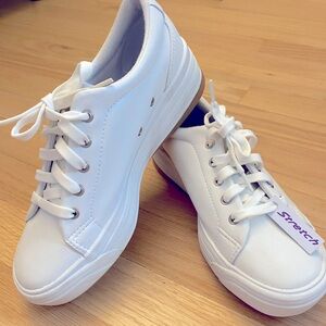 Vintage KEDS Women’s Embrace Smooth White Sneakers